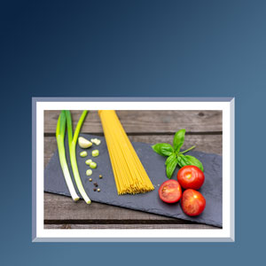 quadratisches Instagram Template für Foof, mit Nudeln und Tomaten